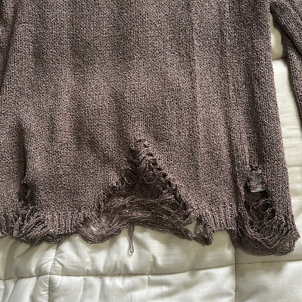 Distressed sweater - Picture 3 of 3